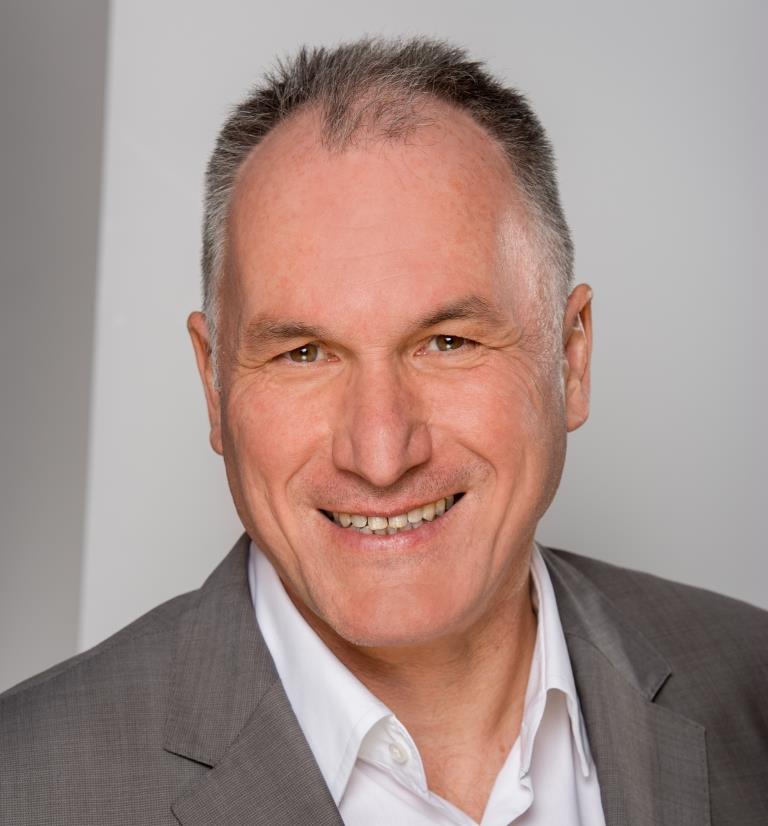 Martin Rapp. In addition to his previous 5”year service to EDANA on the Board of Governors, Martin is the Chair of the Communications Steering Group, and has ensured his company’s support to a considerable number of EDANA projects and activities over that period. 